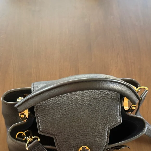 Elegant Black Designer Handbag - Picture 6 of 7